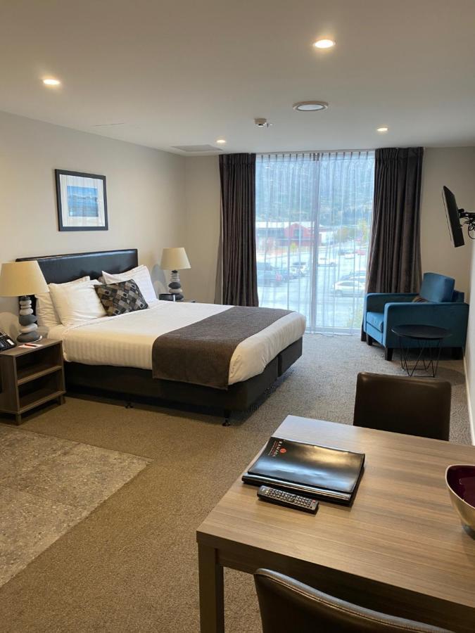 Ramada Suites By Wyndham Queenstown Remarkables Park Exteriör bild