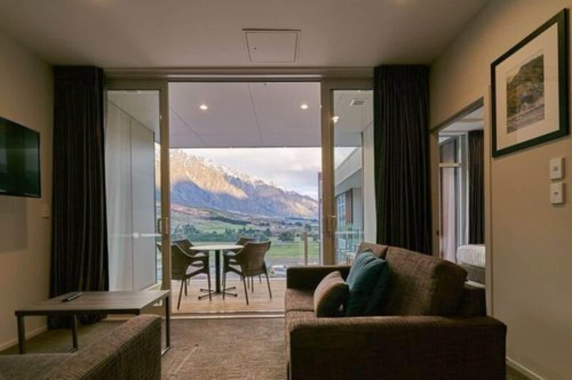 Ramada Suites By Wyndham Queenstown Remarkables Park Exteriör bild