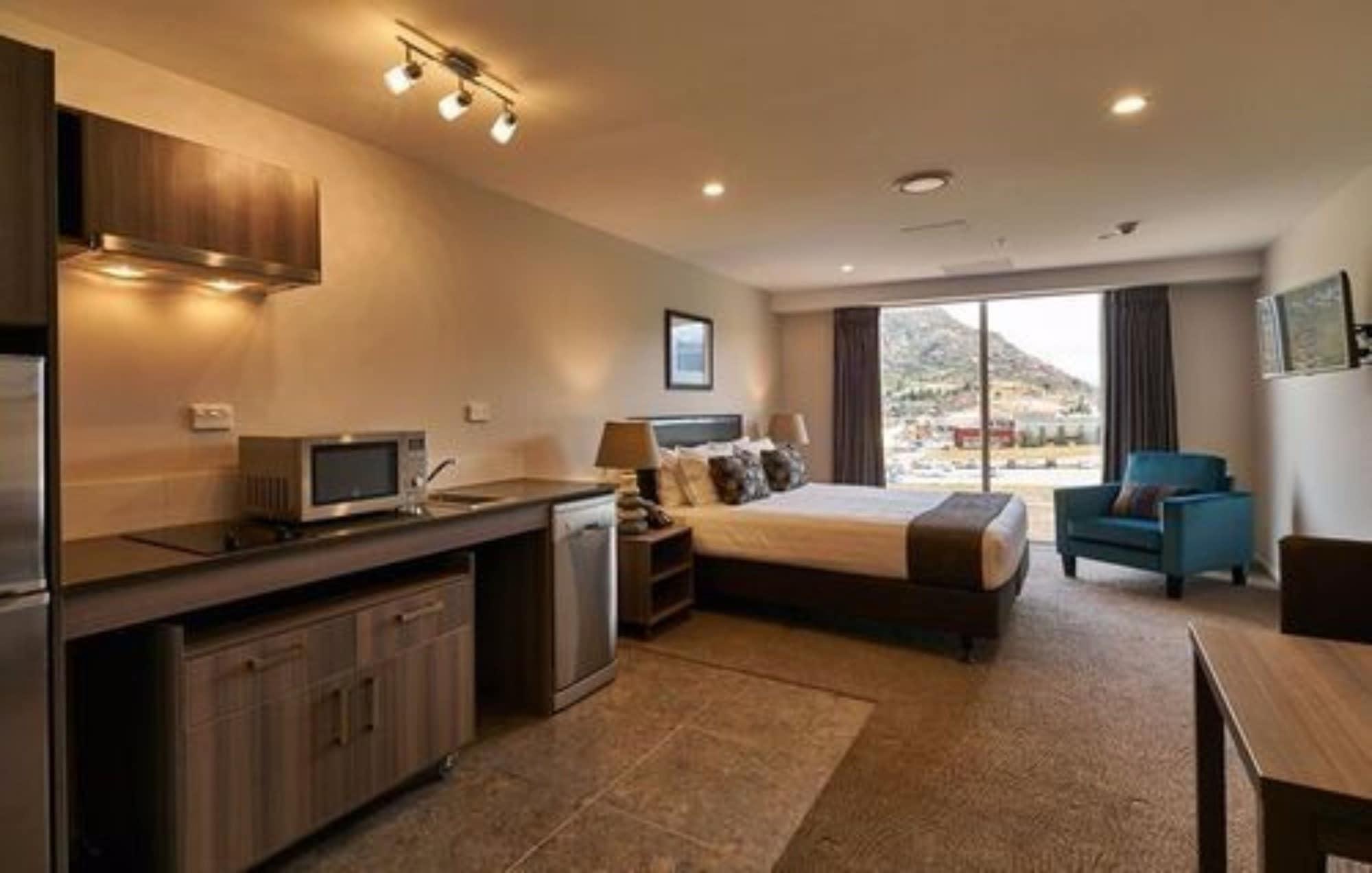 Ramada Suites By Wyndham Queenstown Remarkables Park Exteriör bild