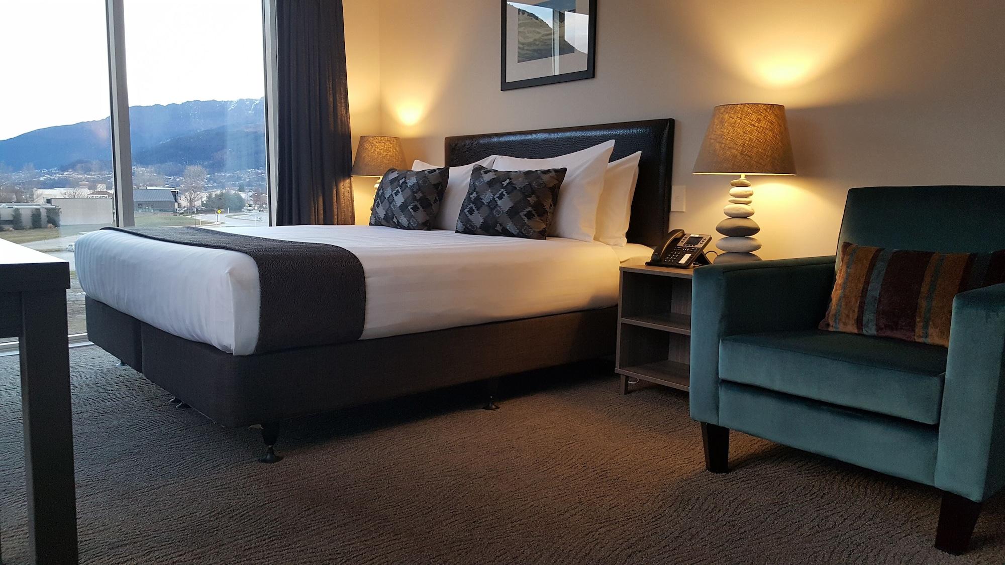 Ramada Suites By Wyndham Queenstown Remarkables Park Exteriör bild