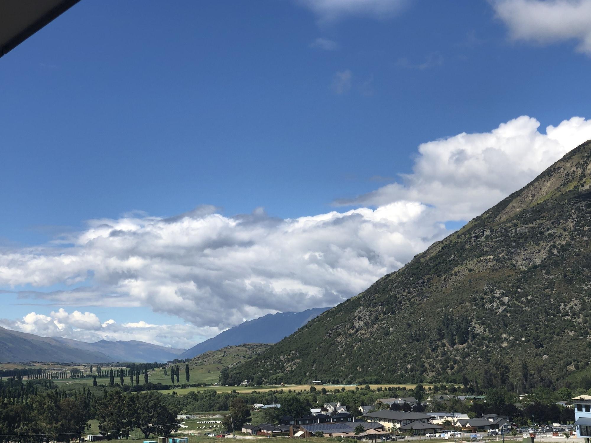 Ramada Suites By Wyndham Queenstown Remarkables Park Exteriör bild