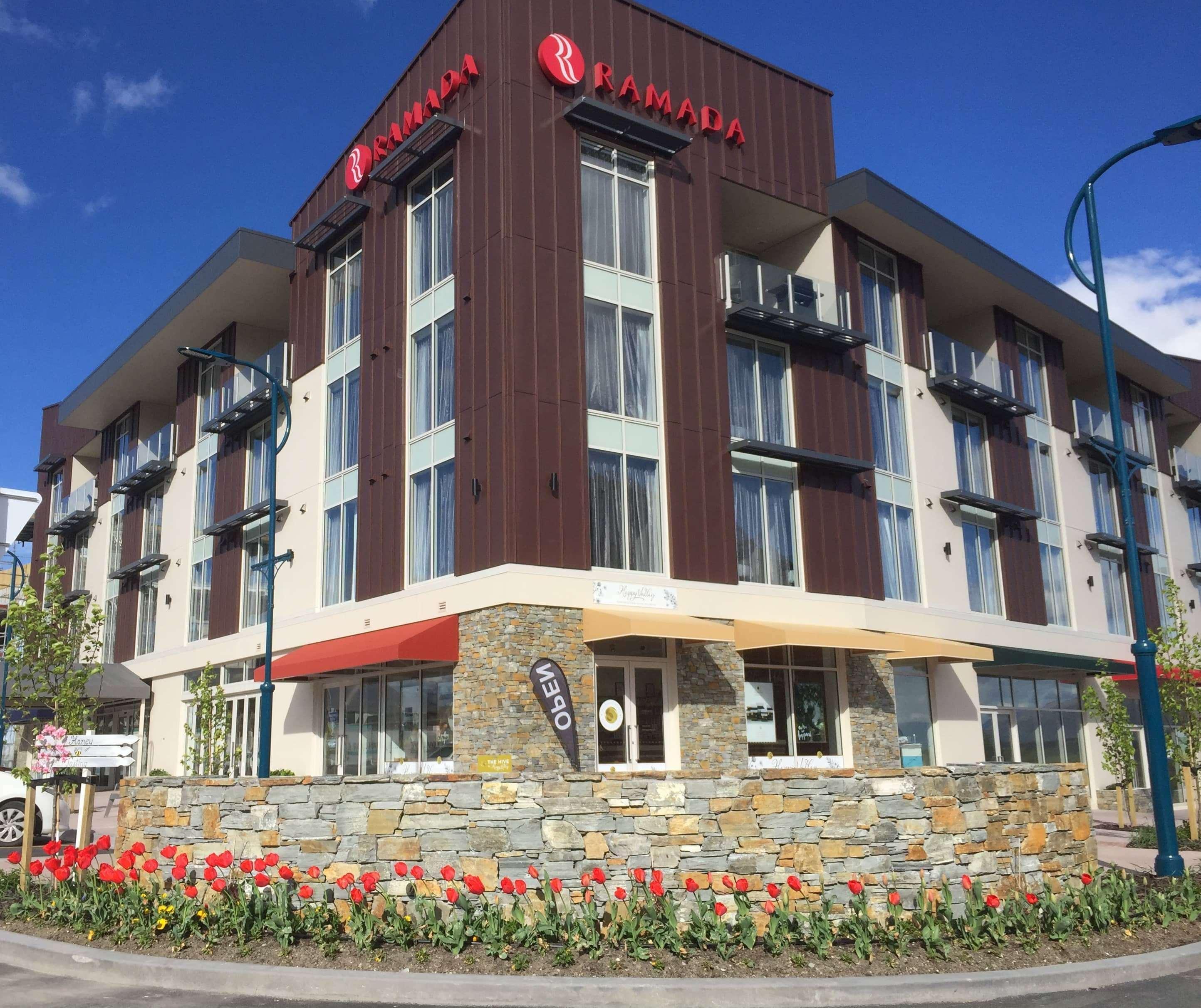 Ramada Suites By Wyndham Queenstown Remarkables Park Exteriör bild