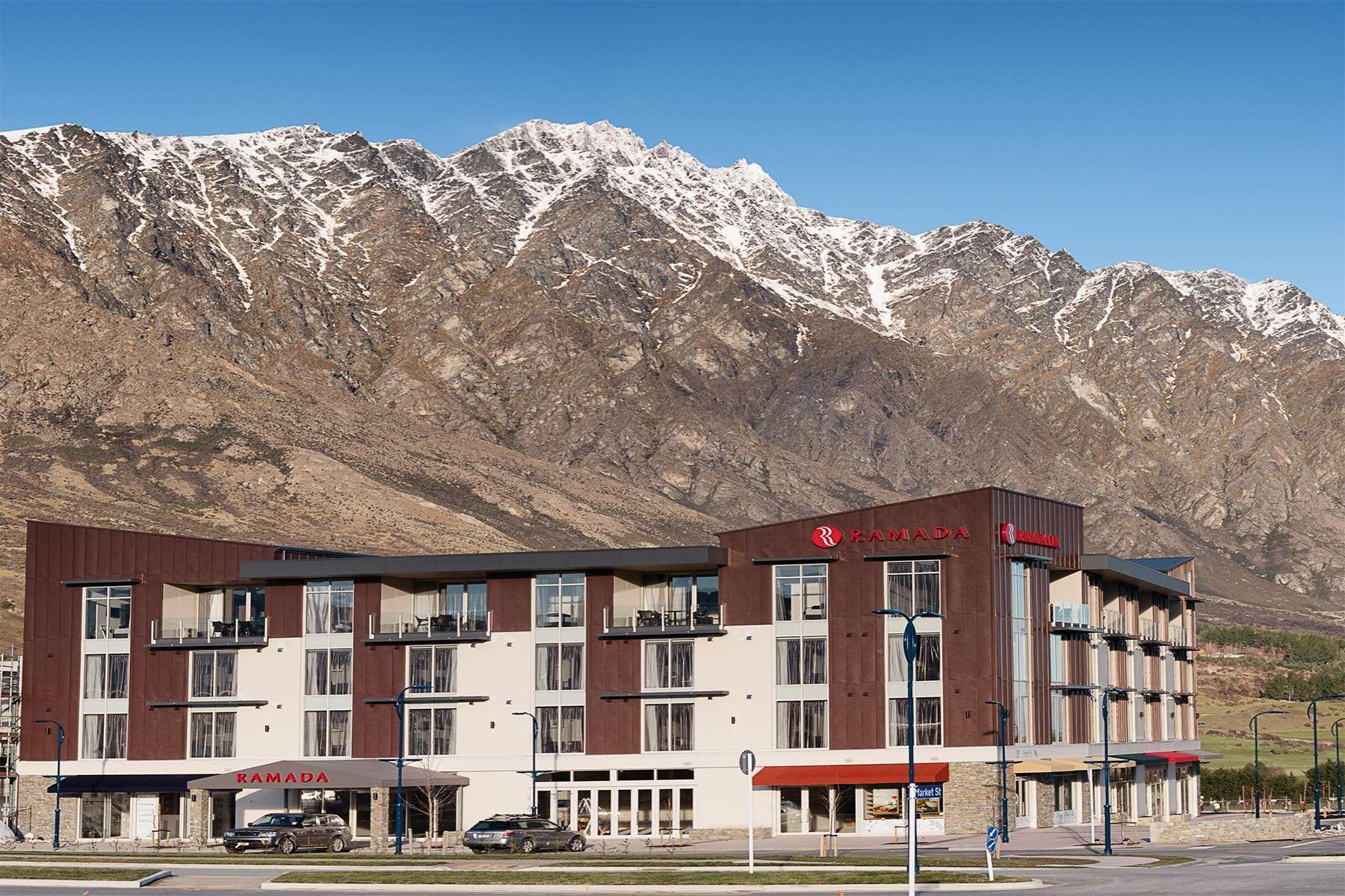 Ramada Suites By Wyndham Queenstown Remarkables Park Exteriör bild