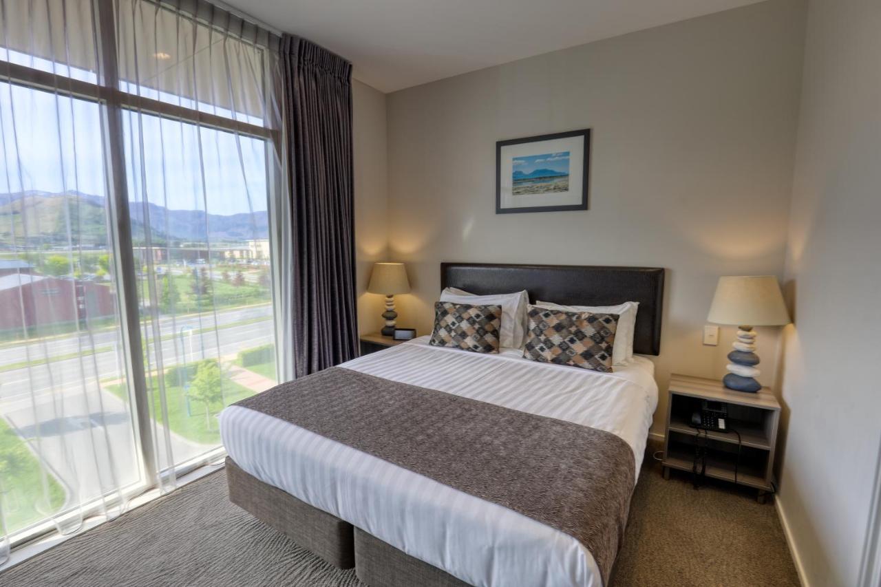 Ramada Suites By Wyndham Queenstown Remarkables Park Exteriör bild