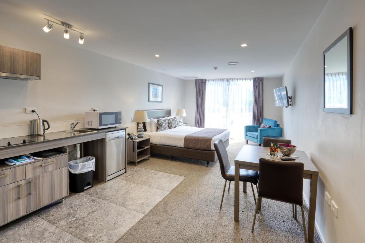 Ramada Suites By Wyndham Queenstown Remarkables Park Exteriör bild
