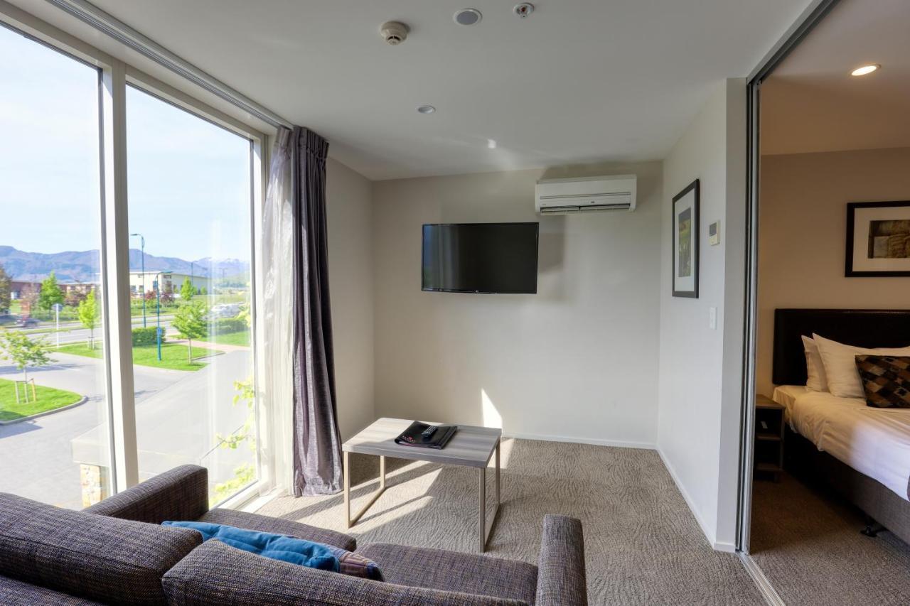 Ramada Suites By Wyndham Queenstown Remarkables Park Exteriör bild