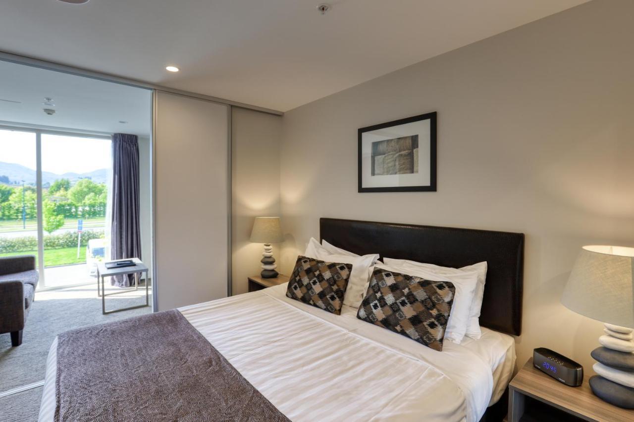 Ramada Suites By Wyndham Queenstown Remarkables Park Exteriör bild