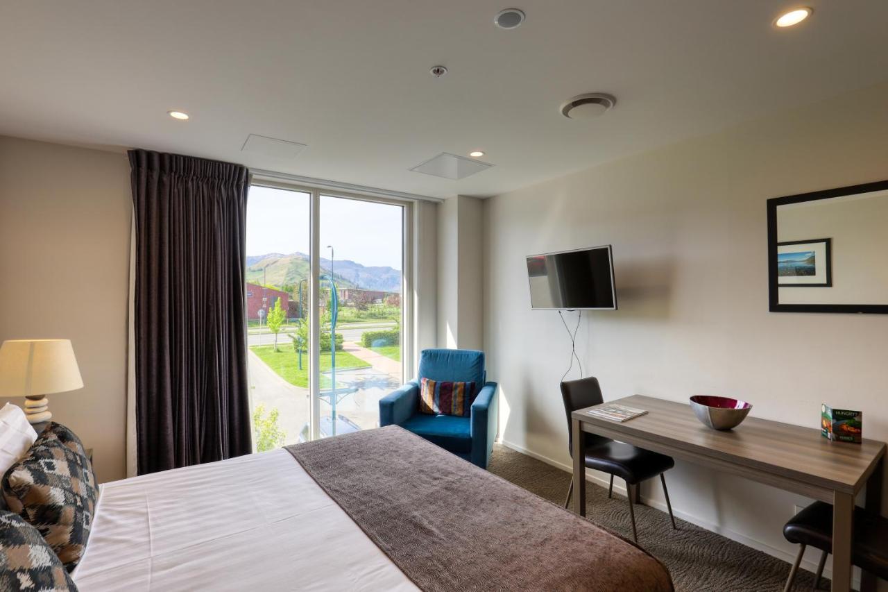 Ramada Suites By Wyndham Queenstown Remarkables Park Exteriör bild