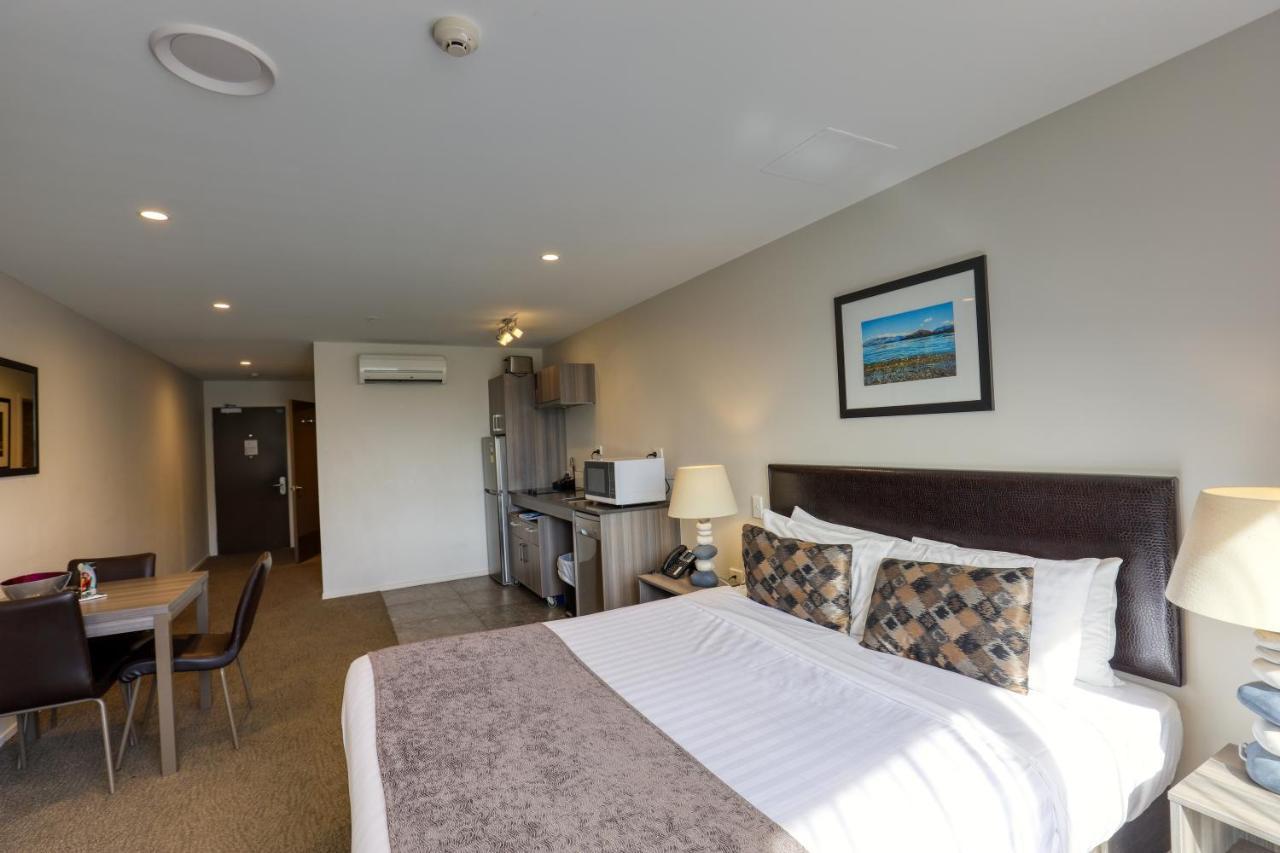 Ramada Suites By Wyndham Queenstown Remarkables Park Exteriör bild
