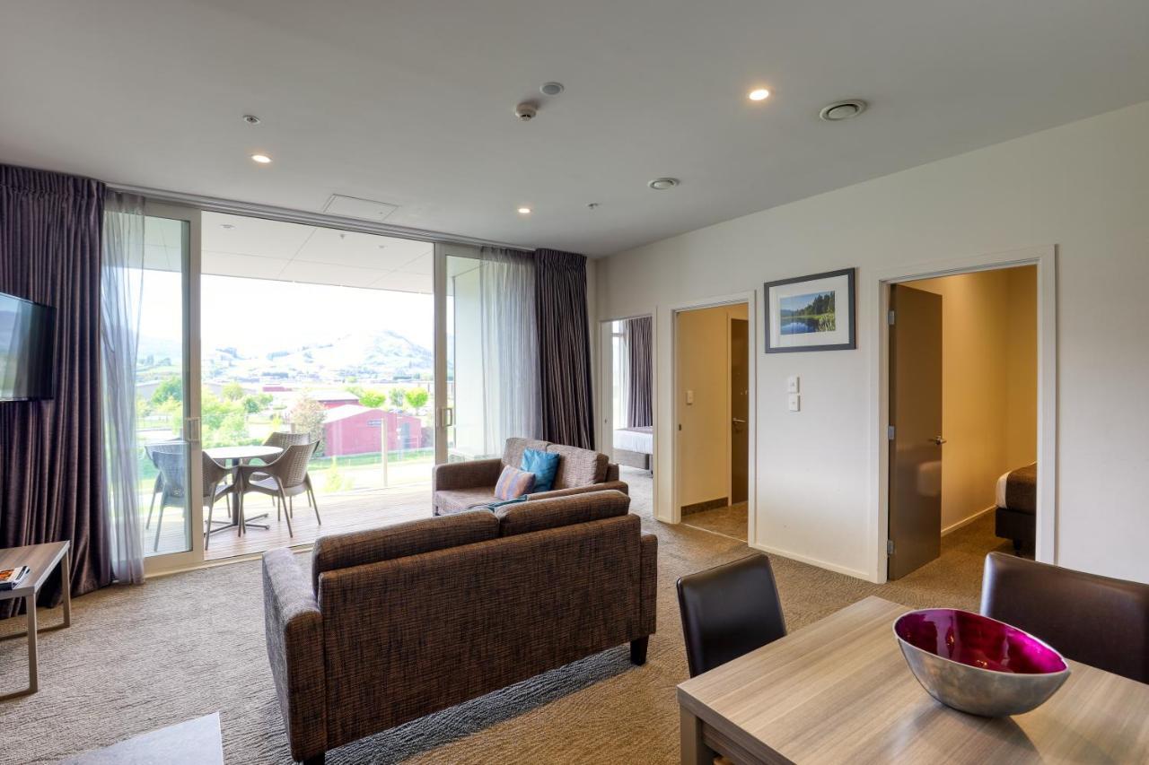 Ramada Suites By Wyndham Queenstown Remarkables Park Exteriör bild
