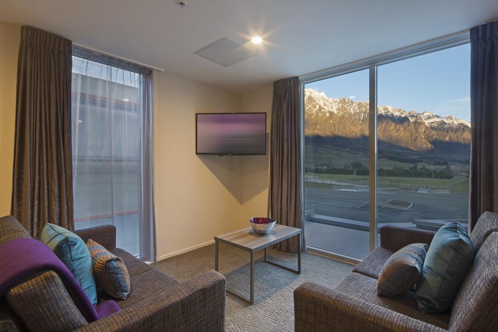 Ramada Suites By Wyndham Queenstown Remarkables Park Exteriör bild